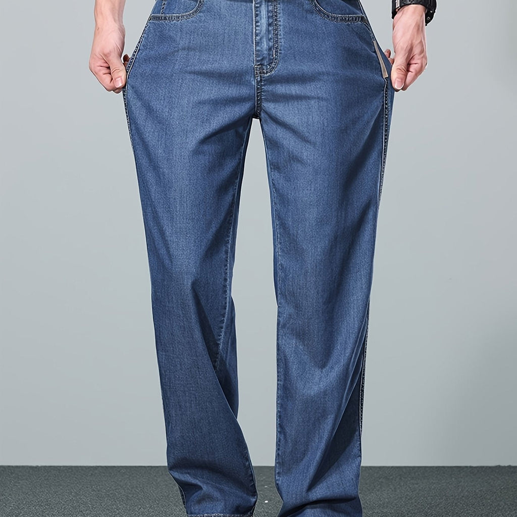 Men's straight-leg relaxed-fit jeans in blue