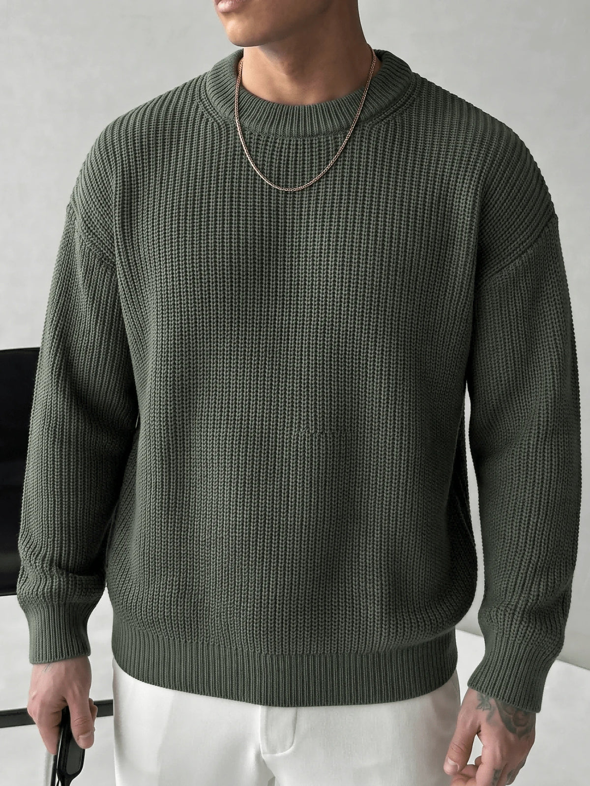 Men's crew neck relaxed-fit pullover in olive green — additional view