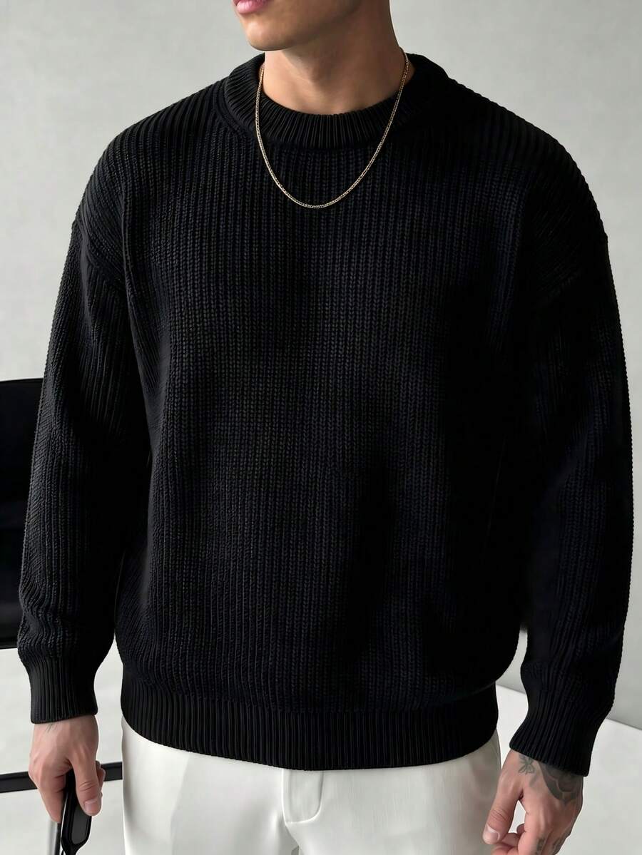 Men's crew neck relaxed-fit pullover in black — additional view