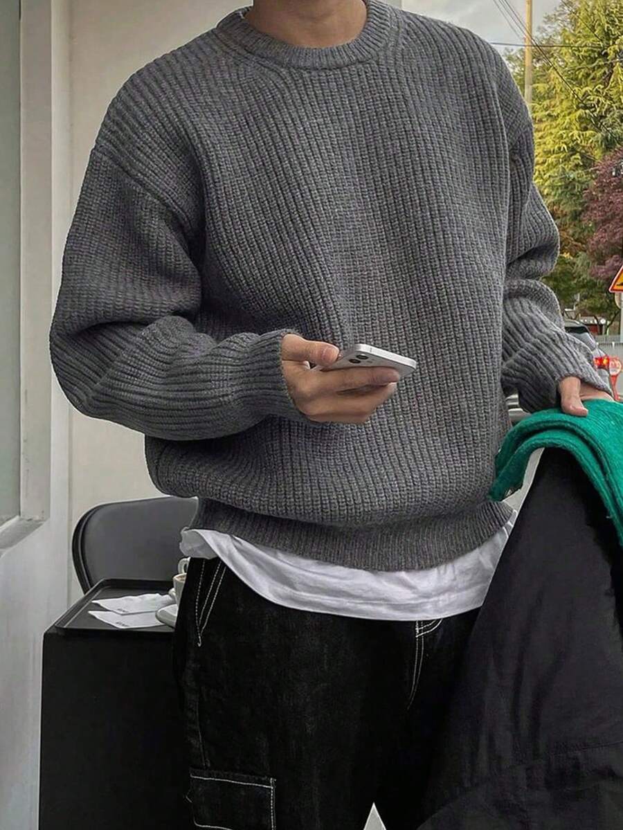 Men's crew neck long sleeve pullover in grey