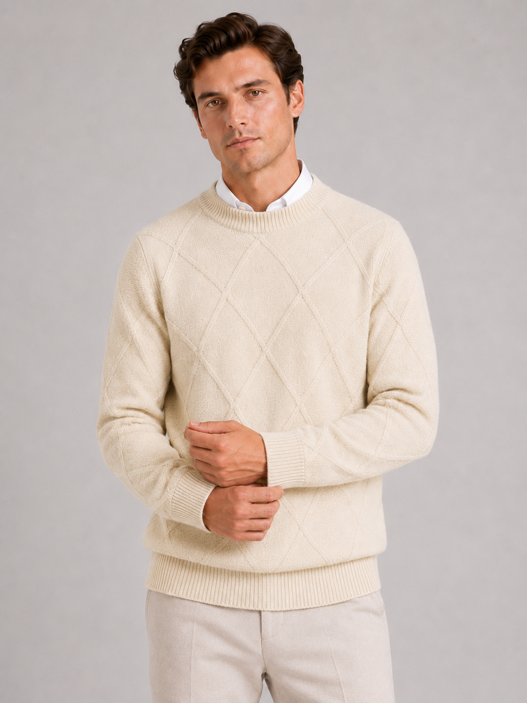 Men's cable-knit crew neck pullover in beige — additional view