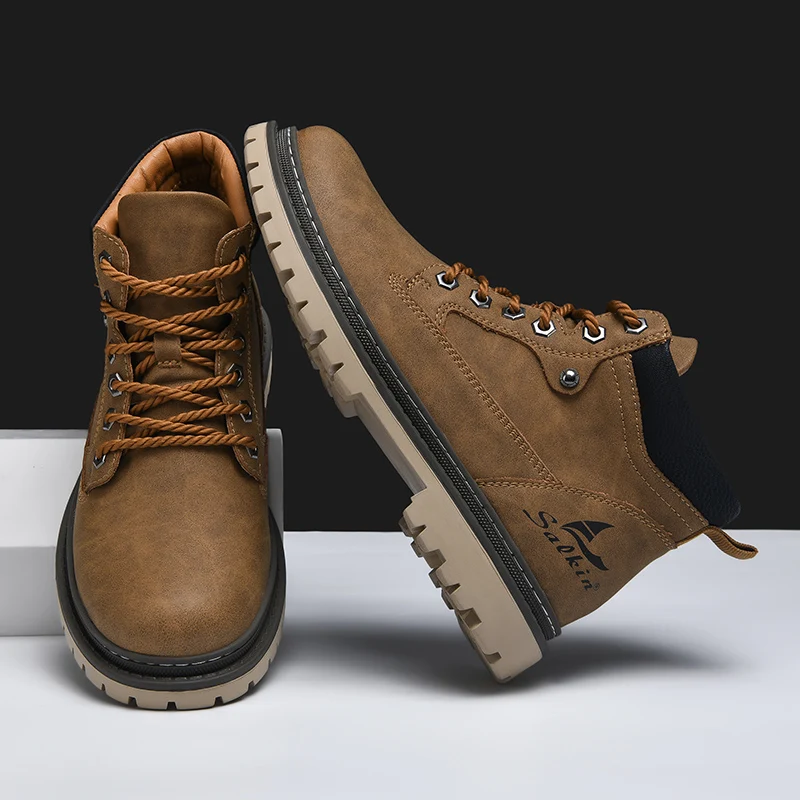 Men's waterproof leather hiking boots — detail view