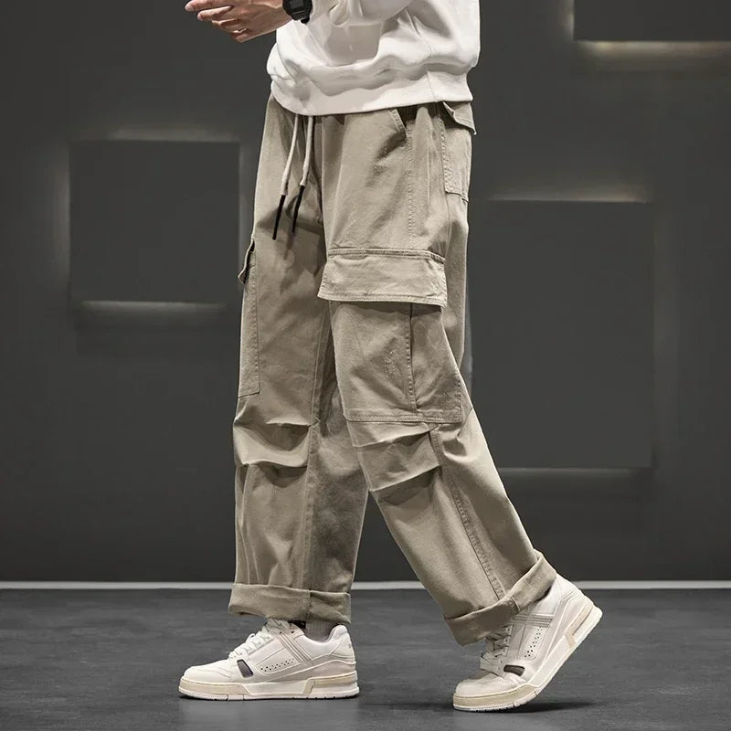 Men's wide-leg relaxed-fit cargo pants in taupe — detail view